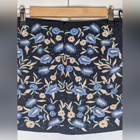ZARA MINI SKIRT FITSXS EMBROIDERED FLORAL NAVY BLUE LACE UP SIDES BOHO CALI CHIC - Picture 7 of 9